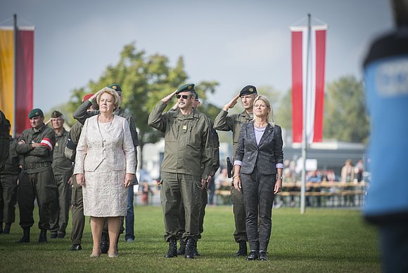 Salutierende Soldaten.